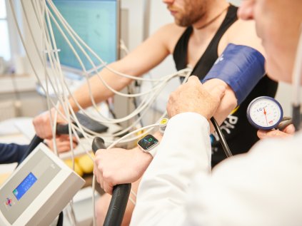 Post-COVID-Syndrom: Ein Überblick über Krankheitsbild, Pandemie und Behandlungsmöglichkeiten